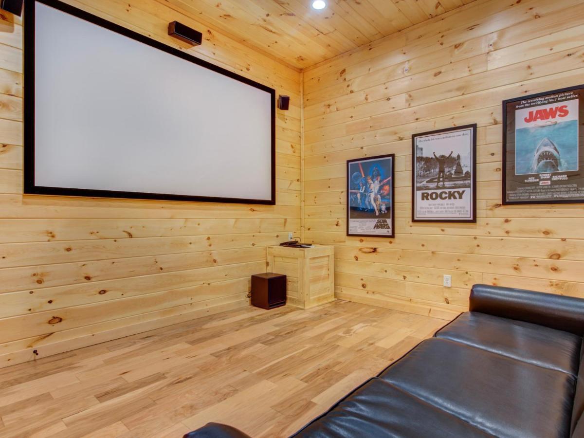 Gatlinburg Escape, 5 Bedrooms, Hot Tub, Arcade, Game Room, Sleeps 16 Exterior foto